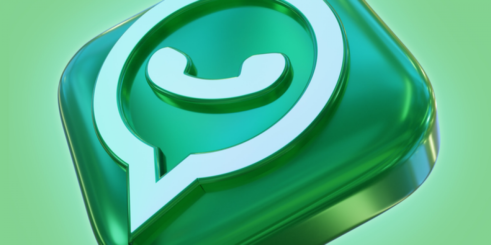 WhatsApp Beta for iOS enables users to conceal their "Last Seen" status from specific contacts.